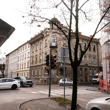 Family Friendly In The Center Apartment